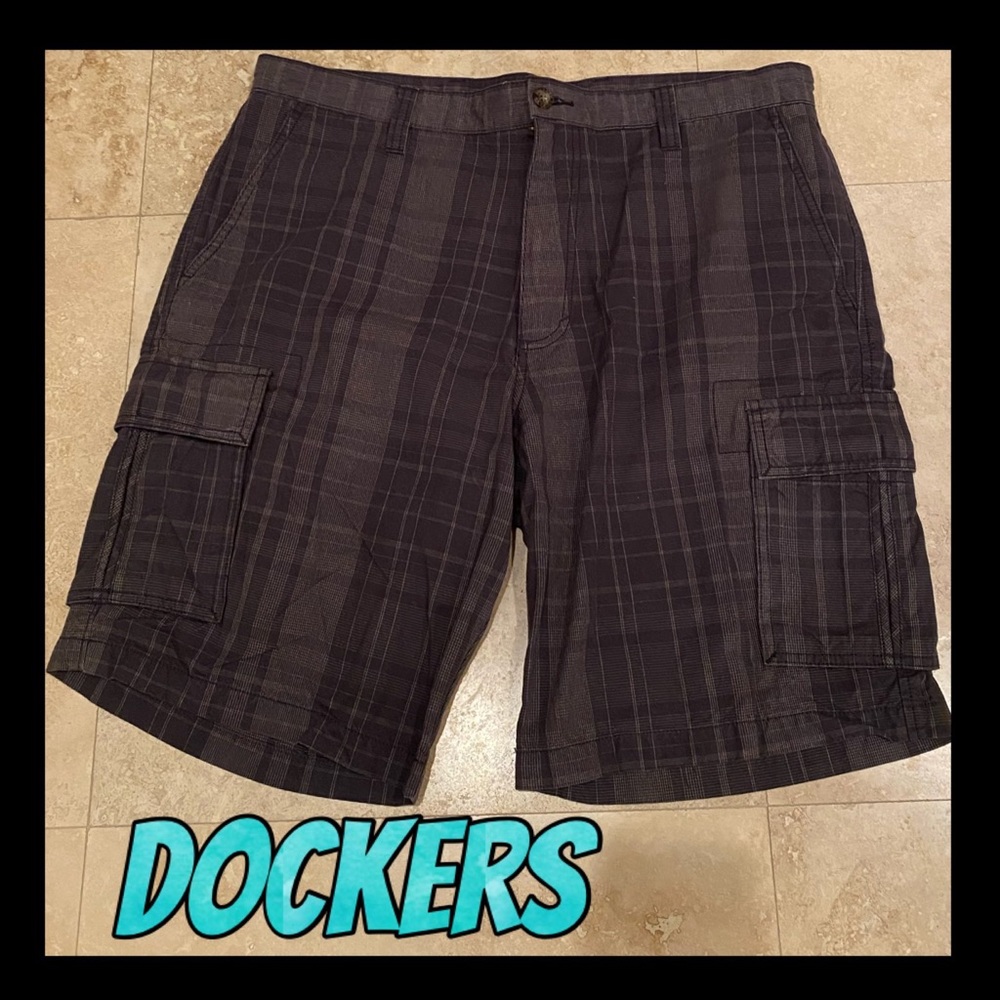 🕶MARKDOWN🕶Dockers cargo shorts with plaid print